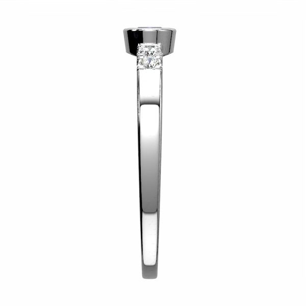 Oval Bezel Ring - Image 4